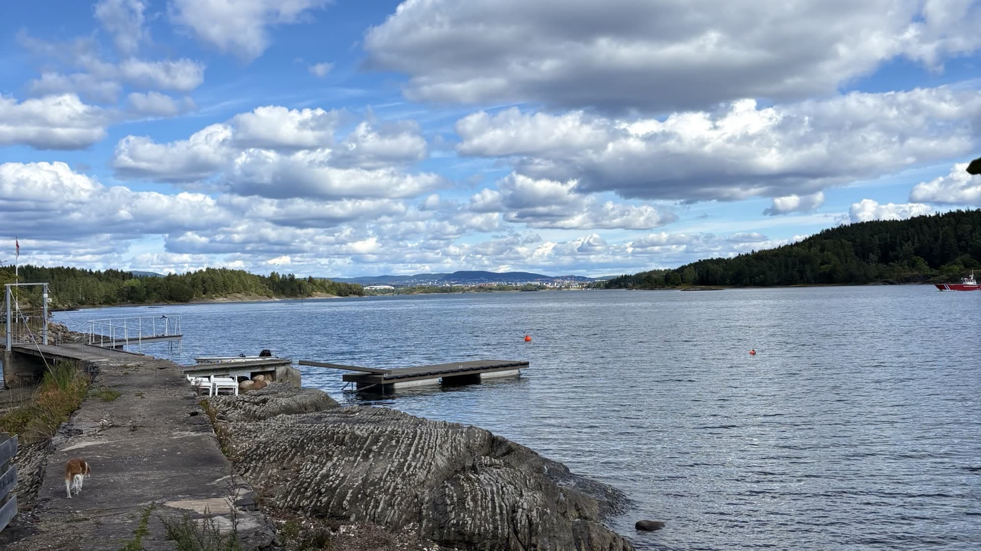 Utsikt over fjorden fra området ved Østre vei 57